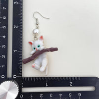 Mio Queena - Dangling Cat Earrings